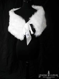 Étole en fausse fourrure ivoire