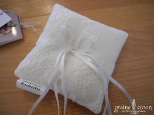 Bianco Evento - Mini coussin d'alliances en dentelle ivoire avec strass Swarovski au centre