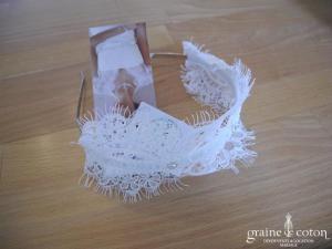 Bianco Evento - Serre tête / headband avec guipure de dentelle et strass Swarovski