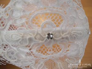Bianco Evento - Serre tête / headband avec guipure de dentelle et strass Swarovski