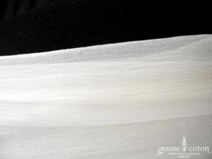 Aurélia Hoang - Étole fluide en mousseline de soie ivoire