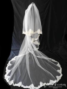 Cymbeline - Voile long de 3 mètres en tulle ivoire bordé de dentelle de Calais
