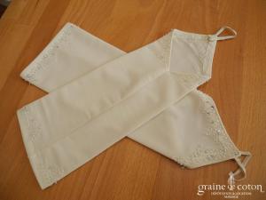 Mitaines longues en satin stretch finition perles