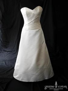 Créateur anglais - Robe plissée en satin duchesse ivoire