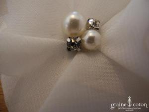 Pince à cheveux ou broche fleur en organza ivoire, coeur perles et strass