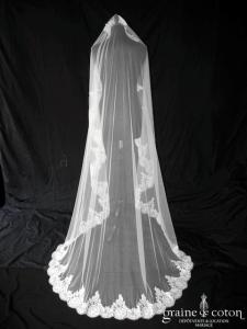 Pronovias - Voile Finisterre long de 2 mètres en tulle ivoire bordé de dentelle