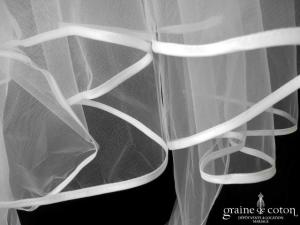 Elianna Moore - Voile long de 2,50 mètres en tulle ivoire clair bordé d'un biais de satin