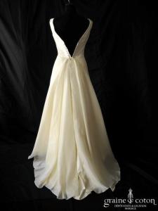 Catherine Varnier - Création encolure bateau en gazar de soie et satin duchesse