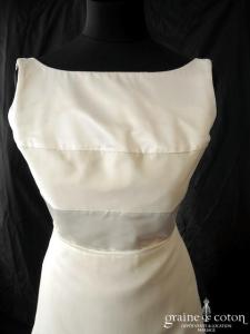 Catherine Varnier - Création encolure bateau en gazar de soie et satin duchesse