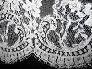 Pronovias - Voile court en tulle ivoire bordé de dentelle