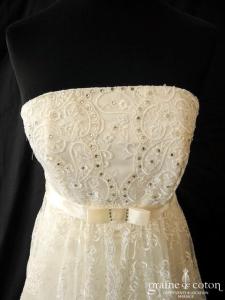 Création - Robe empire en dentelle ivoire