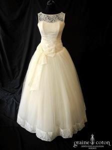 Création - Robe taille basse en tulle et dentelle ivoire