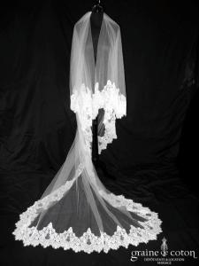 Oksana Mukha - Voile Poème en tulle ivoire long 3 mètres bordé d'une large dentelle