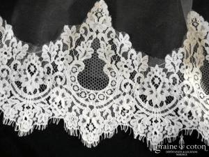 Oksana Mukha - Voile Poème en tulle ivoire long 3 mètres bordé d'une large dentelle