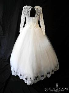 Création - Robe blanche en tulle et dentelle avec manches longues