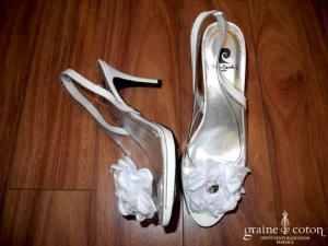 Pierre Cardin - Escarpins transparents avec fleur en tissu