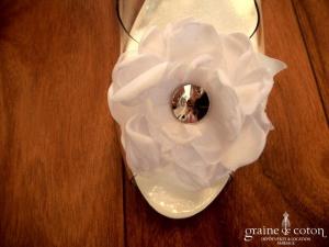 Pierre Cardin - Escarpins transparents avec fleur en tissu