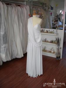 Robe bustier drapée en jersey blanc satiné