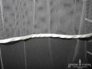 Voile court en tulle ivoire bordé d'un biais de satin