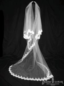 Miss Kelly - Voile long de 3 mètres en tulle ivoire clair bordé de dentelle