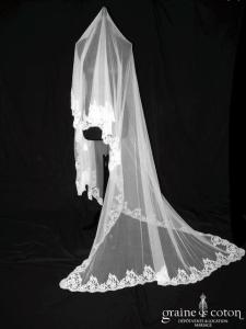 Delphine Manivet - Voile long de 2,50 mètres en tulle de soie ivoire bordé de dentelle