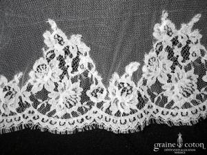 Delphine Manivet - Voile long de 2,50 mètres en tulle de soie ivoire bordé de dentelle