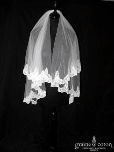 Voile court en tulle ivoire bordé de dentelle brodée