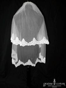 Voile court en tulle ivoire bordé de dentelle brodée