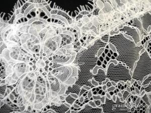 Bianco Evento - Boléro court à manches 3/4 en fine dentelle ivoire