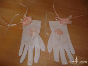 Gants fillette blancs avec fleurs et rubans roses