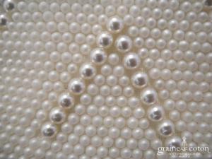 Petite pochette vintage ivoire perlée