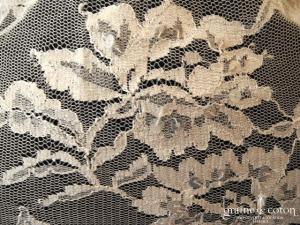 Ian Stuart - Étole Cadillac en dentelle ivoire