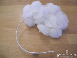 Sibo designs - Headband / serre tête avec fleurs en organza ivoire clair