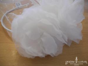 Sibo designs - Headband / serre tête fleurs en organza ivoire clair avec voilette plumetis