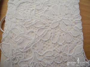 Bianco Evento - Mitaines courtes en dentelle de Calais blanches