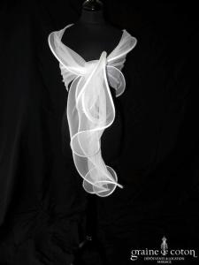 Suzanne Ermann - Étole en volute de tulle blanc cassé ivoire
