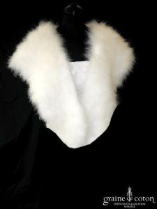 Étole en duvet de cygne ivoire clair