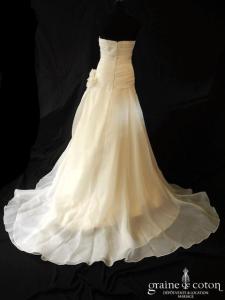 Veronika Kristoofer - Création drapée en organza ivoire