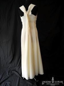 Création - Robe empire en mousseline fluide ivoire clair