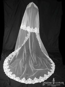 David Purves - Voile long de 2,50 mètres en tulle ivoire clair bordé de dentelle