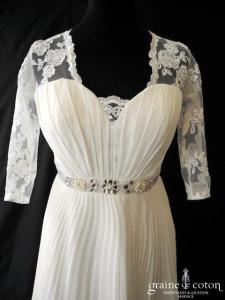 Création - Robe courte en mousseline fluide et dentelle