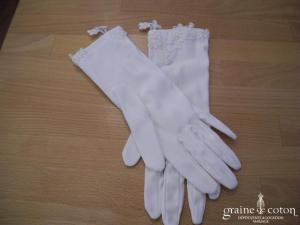 Gants blancs courts en satin et dentelle ivoire