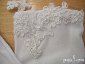 Gants blancs courts en satin et dentelle ivoire