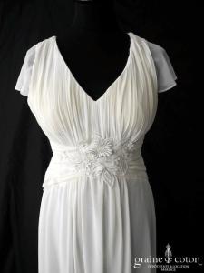 Création - Robe en mousseline et dentelle fluide ivoire clair