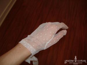 Gants courts en tulle à pois blanc