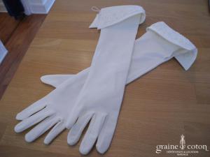 Gants mi longs en satin brodé ivoire