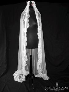 Nicole - Voile long de 2,50 mètres en tulle ivoire clair bordé de dentelle