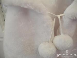 Cape étole en fausse fourrure blanche