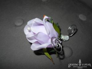 Broche fleur rose couleur violette