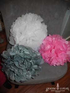 Fleur rose à déplier en papier façon pompom